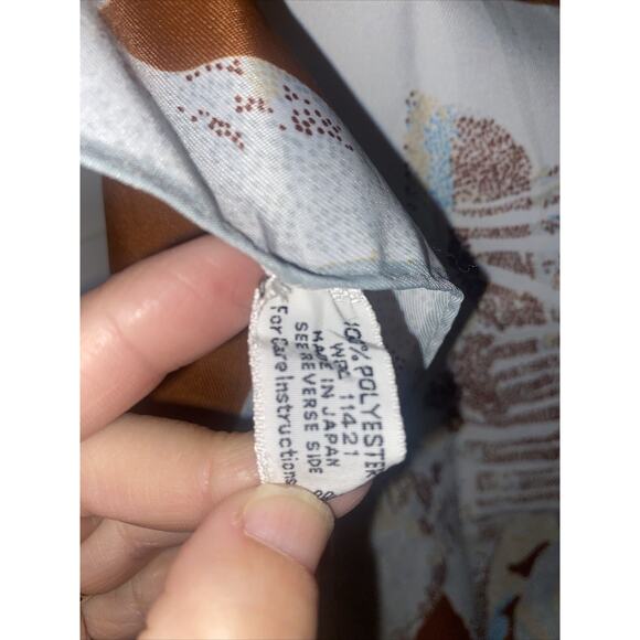 Vintage 1960s/1970s Sally Gee Scarf Hand Rolled Japan 26 Inch Square - Picture 4 of 7